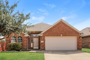 1424 Sierra Blanca Dr Burleson, TX 76028